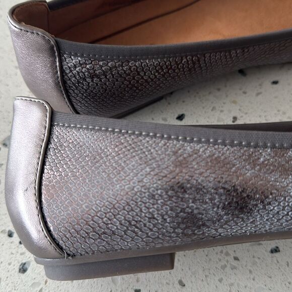 Vionic Silver Flats with Bow Detail - Picture 9 of 12